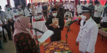 Bupati Masnah Hadiri Peresmian Desa Persiapan dan Pelantikkan Pejabat Kepala Desa