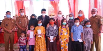 Bupati Masnah Serahkan Bantuan Covid-19, Himbau Masyarakat Tetap Patuhi 3M