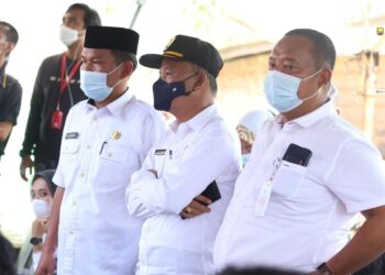 Kadis PUPR M Fauzi  Dampingi Mensos Tri Rismaharini dan Pj Gubernur Jambi ke Lokasi Pembuatan e-KTP SAD