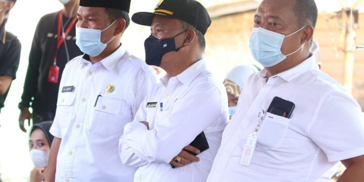 Kadis PUPR M Fauzi  Dampingi Mensos Tri Rismaharini dan Pj Gubernur Jambi ke Lokasi Pembuatan e-KTP SAD