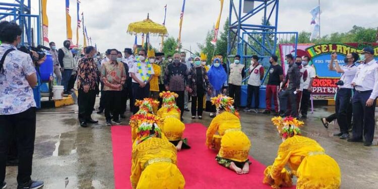 Bupati Safrial Bersama Kemenhub Resmikan Pelabuhan Roro Kuala Tungkal