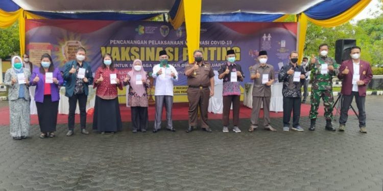 Pemerintah Kabupaten Batanghari Lakukan Vaksinasi Perdana