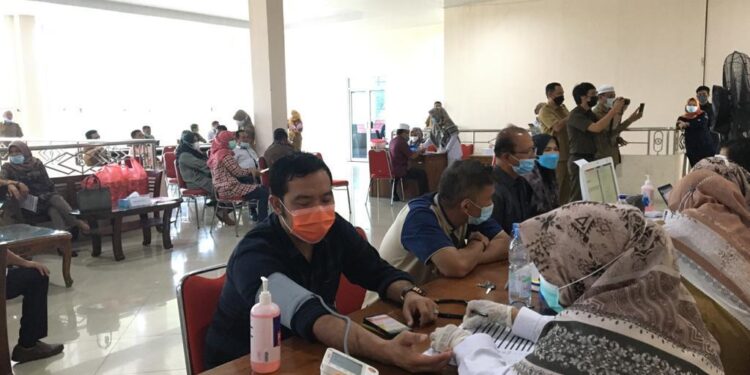 Pimpinan, Anggota dan Staf DPRD Tanjab Barat Divaksin