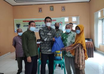 Bupati Batanghari Serahkan Ratusan Paket Sembako di BKAD Muara Bulian