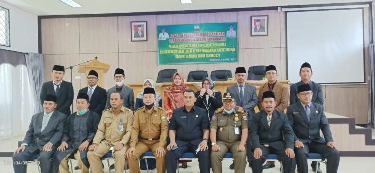 Belasan Pejabat Sekretariat DPRD Muaro Jambi Dilantik Bupati