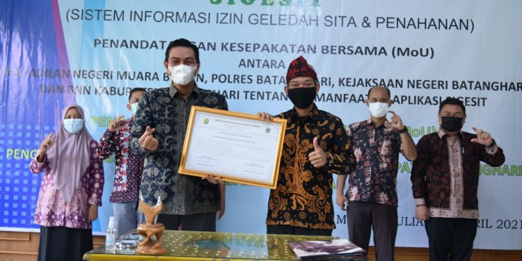 Bupati Fadhil Hadiri Peluncuran Aplikasi SIGESIT di PN Muara Bulian Kelas II