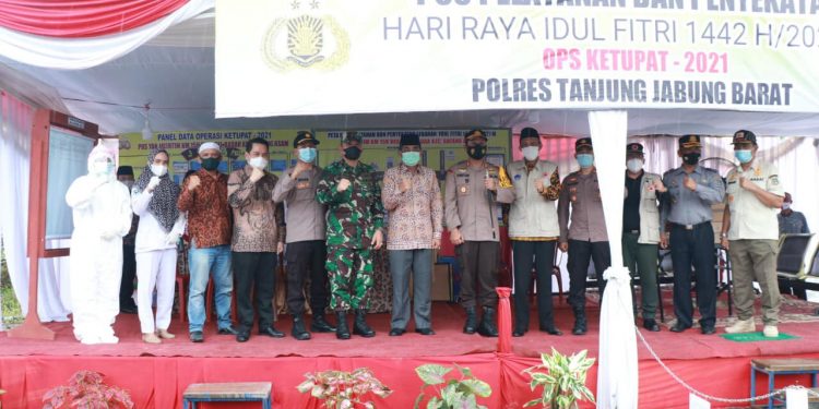 Bupati Anwar Sadat, Kapolres dan Dandim Tinjau Pos Penyekatan Mudik Perbatasan Riau