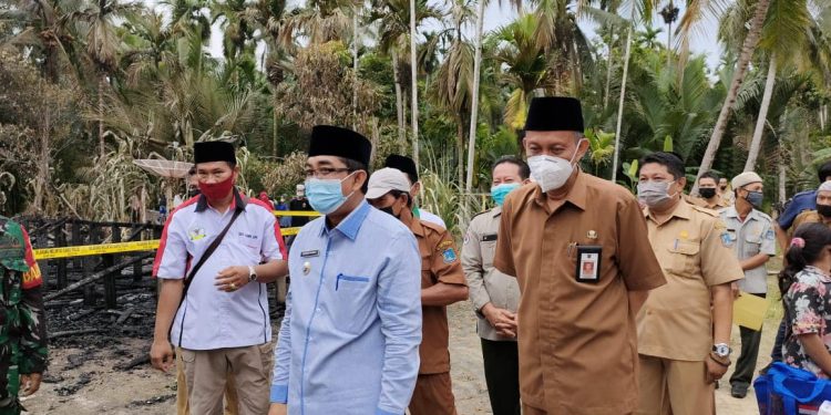 Bupati Anwar Sadat Tinjau Langsung Lokasi Kebakaran di Parit Cegat, Desa Teluk Sialang