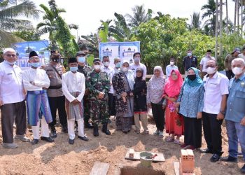 Bupati Muaro Jambi Beri Bantuan Sembako di Kecamatan Kumpeh