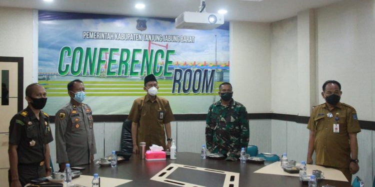 Sekda Tanjab Barat Mengikuti Acara Pelantikan Bupati dan Wakil Bupati Bungo