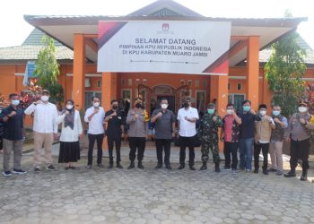 Wakil Bupati Muaro Jambi Lakukan Pelepasan Logistik Pemilu Untuk 3 Kecamatan