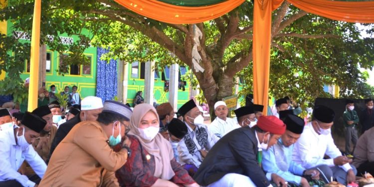 Hj. Masnah Busyro hadiri Yudisium dan Wisuda di Pondok Pesantren