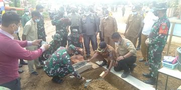 Danrem 042/Garuda Putih Meletakan Batu Pertama TMMD Ke 111 Kodim 0420/Sarko