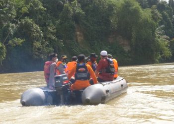 Kapolres Merangin Bersama Dandim 0420/Sarko Ikut Lakukan Pencarian Korban Tenggelam Dilokasi Jembatan Duplikat Merangin