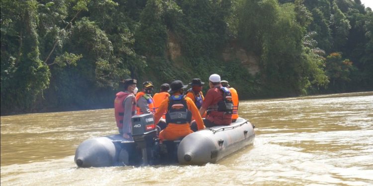Kapolres Merangin Bersama Dandim 0420/Sarko Ikut Lakukan Pencarian Korban Tenggelam Dilokasi Jembatan Duplikat Merangin