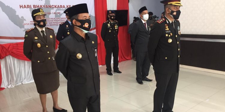 Bersama Forkopimda, Wabup H. Mashuri  Ikuti Upacara HUT Bhayangkara ke-75 Secara Virtual