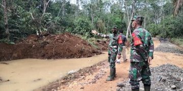 Dansatgas TMMD Tinjau Jalan Yang Tergenang Air