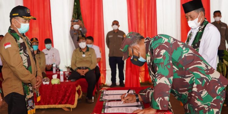 Danrem 042/Gapu Brigjen TNI M. Zulkifli Tutup TMMD Ke 111