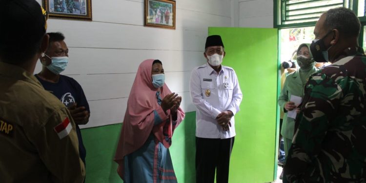 Danrem 042 Gapu Bersama Wakil Gubernur Jambi Cek RTLH Milik Herman