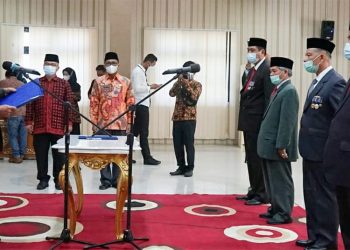 H. Mashuri Mengukuhkan Pengurus BAZNAS Merangin Periode 2021-2026