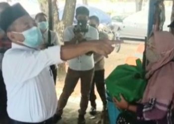 Plt Bupati Merangin H. Mashuri  Salurkan Bantuan Sosial Dampak Covid-19