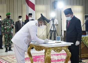 Resmi  Dilantik Menjadi Bupati Merangin, H  Mashuri Mengaku Bangga Dilantik Oleh Mantan Murid