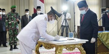 Resmi  Dilantik Menjadi Bupati Merangin, H  Mashuri Mengaku Bangga Dilantik Oleh Mantan Murid