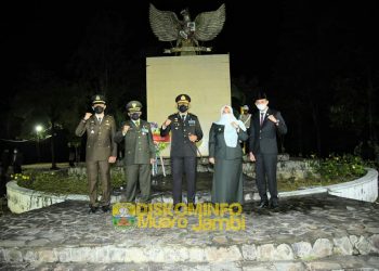 Peringati HUT RI ke 76, Bupati Masnah Hadiri Renungan Suci di Taman Makam Pahlawan Kusuma Bhakti Muaro Jambi
