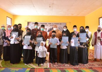 Bupati Masnah Hadiri Wisuda Tahfis Qur’an Baitul Jannah Desa Sakean