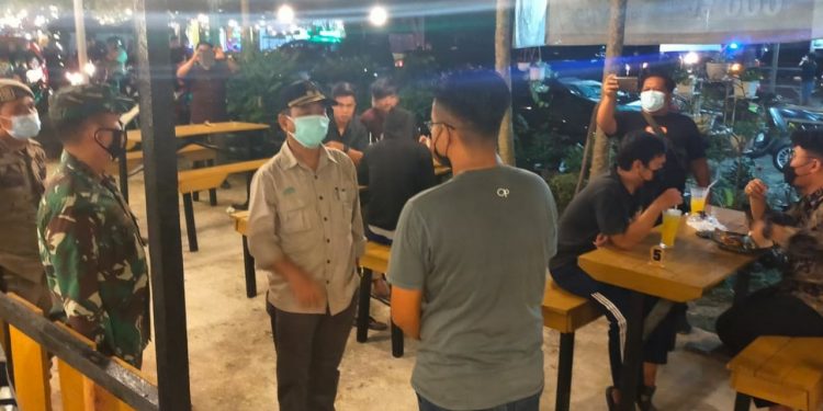 Plt Bupati Merangin Turun ke Kafe dan Resto Beri Himbauan Minta Patuhi PPKM Level 4