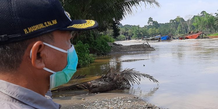 Pantau Kondisi Jalan Yang Putus, H Mashuri :  Putusnya Jalan Akibat PETI
