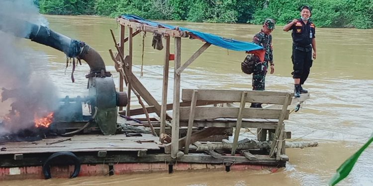 Terzaring Razia PETI, 4 Unit Dompeng Di Sungai Merangin Pamenang Barat Di Musnahkan