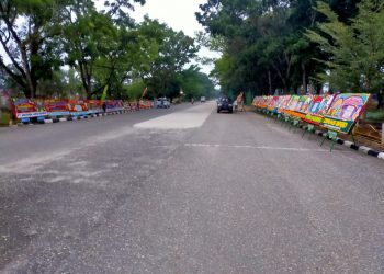 Hari Ini H.Mashuri Akan Dilantik Menjadi Bupati Merangin, Papan Ucapan Berjejer Didepan Kantor Bupati
