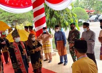 Dandim 0420/Sarko Hadiri Acara Adat Penyambutan Bupati Merangin Memasuki Rumah Dinas