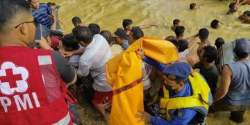 Setelah Dilakukan Pencarian, Akhirnya Anak Yang Tenggelam Di Sungai Batang Asahi Ditemukan Meninggal