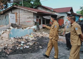 Bupati H. Mashuri Santuni Korban Kebakaran Rumah Sanggar Seni di Kebun Sayur