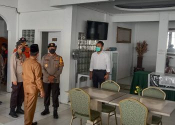 Kunjungan Ke Merangin, Kapolda Jambi Mengecek Tempat Isolasi Pasien Covid-19  