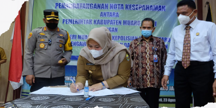 Bupati Masnah Lakukan Penandatanganan Nota Kesepahaman Dengan Kejaksaan Negeri Muaro Jambi