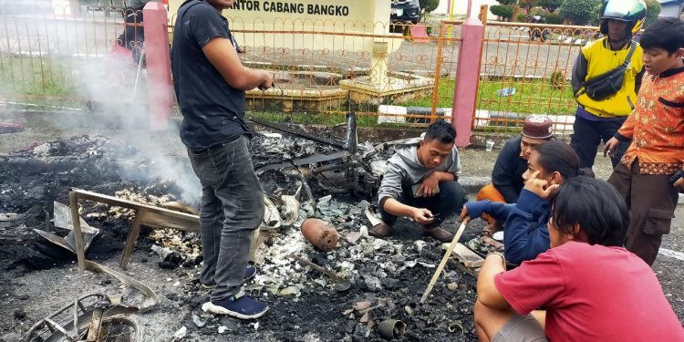 Barang Dagangannya Habis Hangus Terbakar, Pedagang Harapkan Ada Perhatian Dari Pemerintah