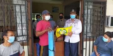 Lurah Pasar Bawah Serahkan Bantuan Dari Pemda Merangin Untuk 47 Korban Kebakaran