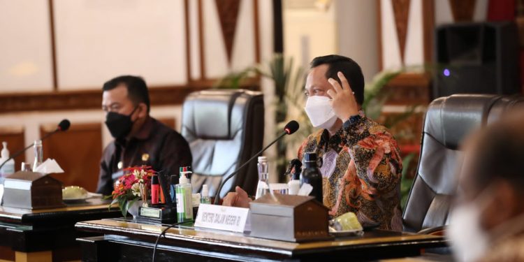 Kunjungi Jambi, Mendagri Ingatkan Pemda Perbaiki dan Perbaharui Input Data Covid-19 