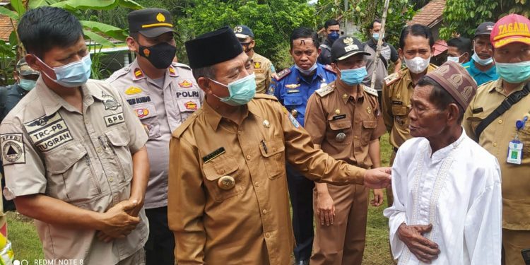 Bupati H Mashuri Santuni Korban Kebakaran di Sialang
