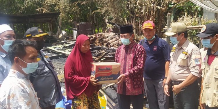 H Mashuri Santuni Korban Kebakaran di Mampun