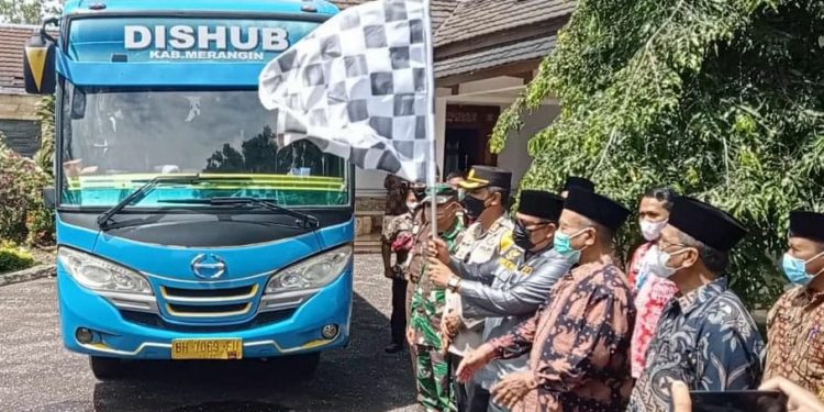 Bupati  Merangin Lepas 41 Orang Kafilah Merangin ke MTQ ke-50