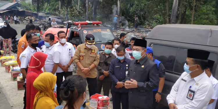 Bupati Merangin Serahkan Bantuan Ke Korban Kebakaran di Pasar Bawah Bangko