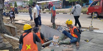 Anggota DPRD Komisi III M Yasir Tinjau Pembangunan Pedestarian dan Drainase di Kota Jambi