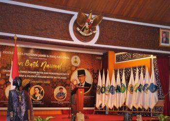 Hesti Haris Kenalkan Buku Sejarah dan Filosofi Batik Jambi Saat Peringatan Hari Batik Nasional
