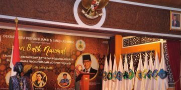 Hesti Haris Kenalkan Buku Sejarah dan Filosofi Batik Jambi Saat Peringatan Hari Batik Nasional