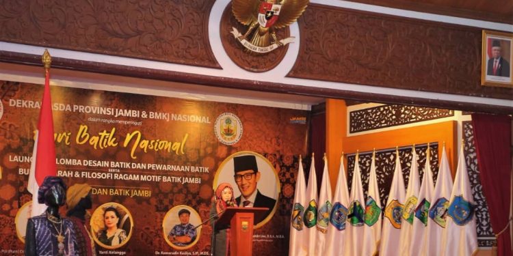 Hesti Haris Kenalkan Buku Sejarah dan Filosofi Batik Jambi Saat Peringatan Hari Batik Nasional