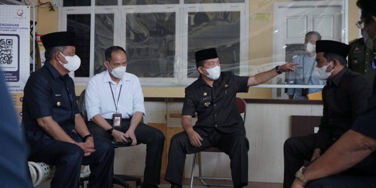 Nakes RSUD Rd. Mataher Mogok Kerja, Al Haris : Insentif Nakes Senin harus cair